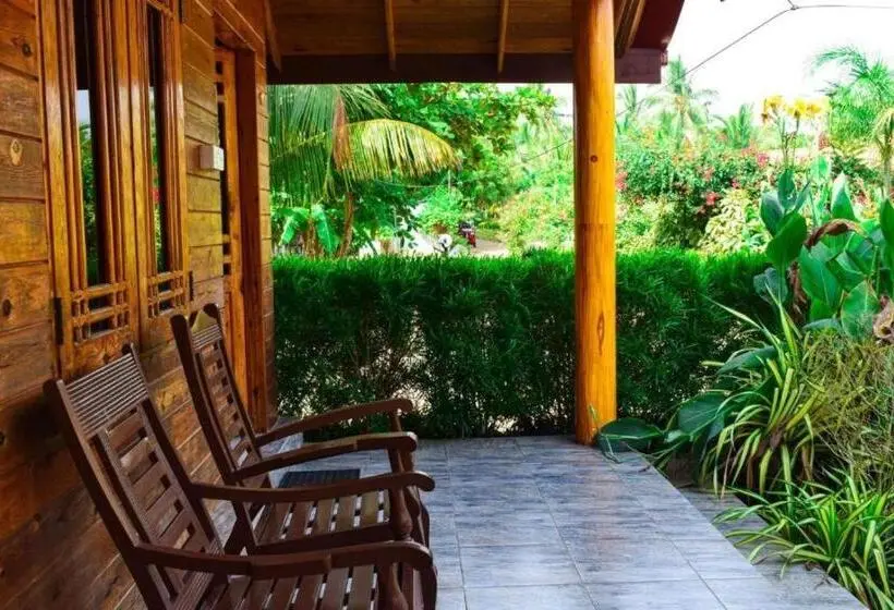 اتاق استاندارد سه تخته با چشمانداز باغ, Mithra Paradise Beach