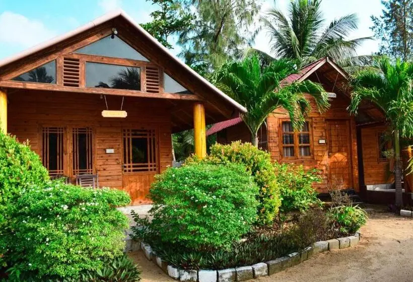 اتاق استاندارد سه تخته با چشمانداز باغ, Mithra Paradise Beach