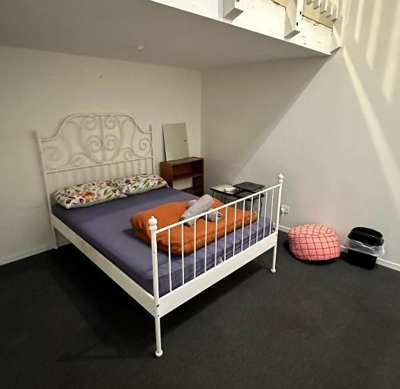 Pokój Standard Wspólna Łazienka, Metro Adventurer Backpackers