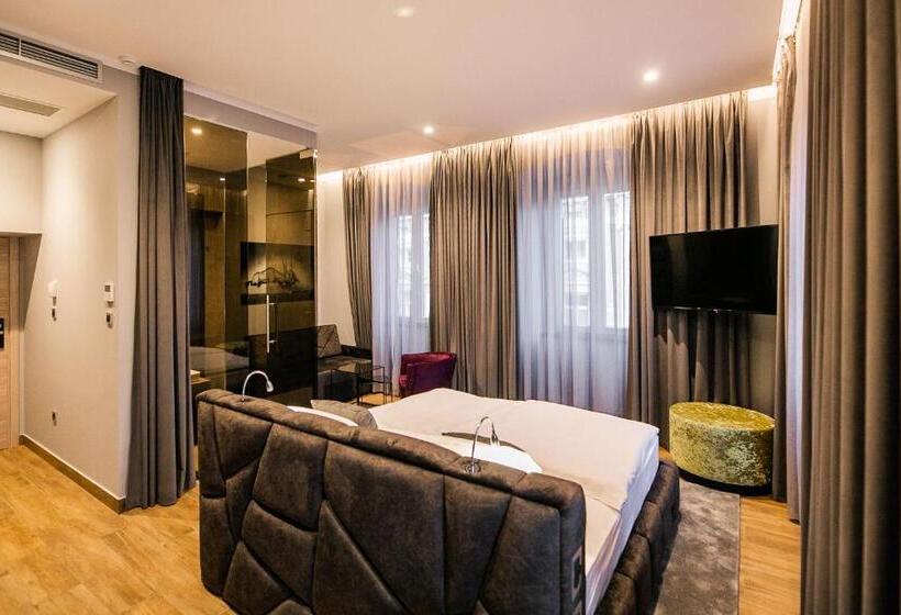 استودیوی لوکس, Teatro Suite & Rooms