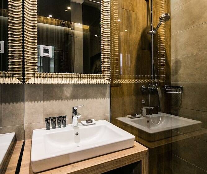 استودیوی لوکس, Teatro Suite & Rooms