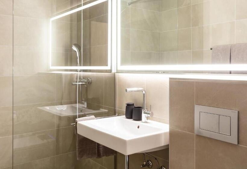 带大床的标准间, Lo! Im Kreuz Jona