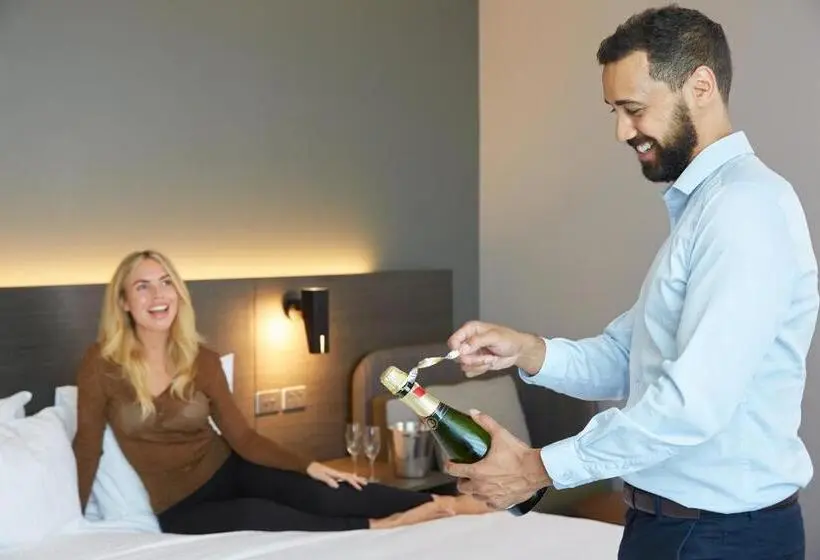 クイーンサイズベッドのスタンダードルーム, Holiday Inn Express Melbourne Southbank, An Ihg