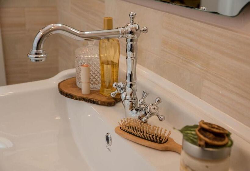 סוויטה, Kyria Boutique House