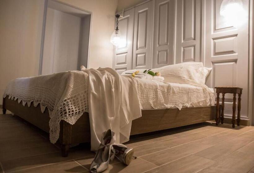 سوییت لوکس, Kyria Boutique House