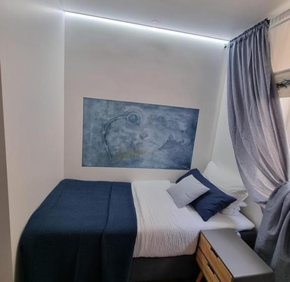 标准单人间, Zur Post