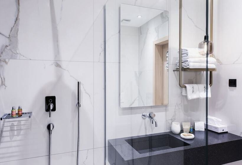 اتاق سوپریور, Pod Zidom Rooms