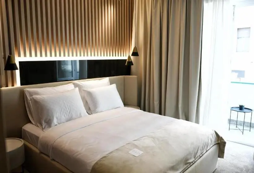 اتاق لوکس با بالکن, Pod Zidom Rooms