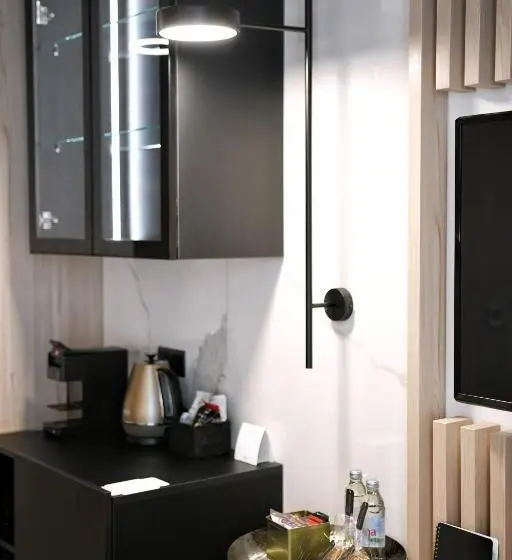 اتاق لوکس با بالکن, Pod Zidom Rooms