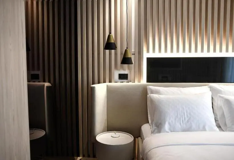 اتاق لوکس با بالکن, Pod Zidom Rooms
