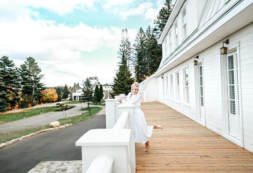 带阳台的豪华间, Stonehaven Le Manoir  Relais & Chateaux