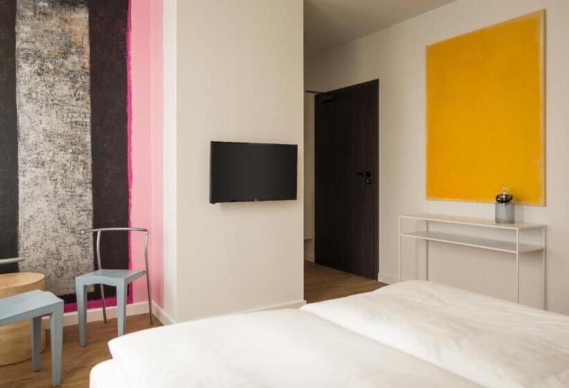 Deluxe Rum, Kolorowe Pola Boutique B&b