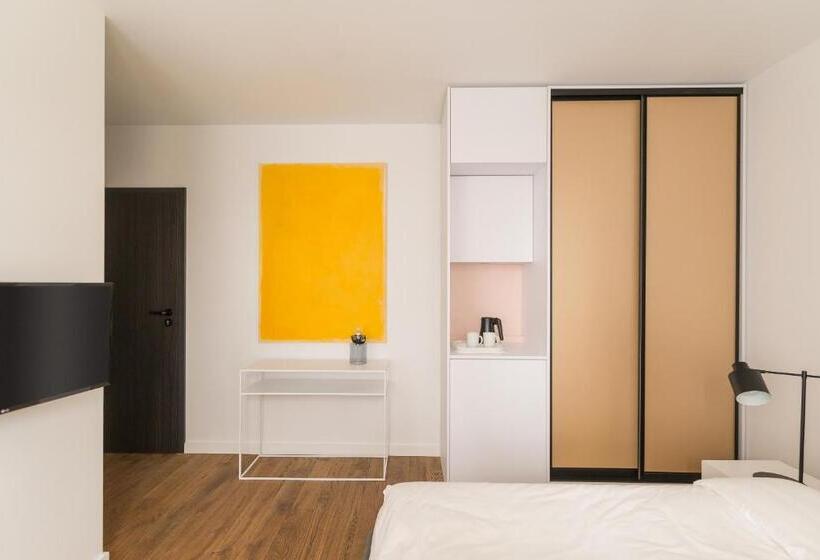 Deluxe Rum, Kolorowe Pola Boutique B&b