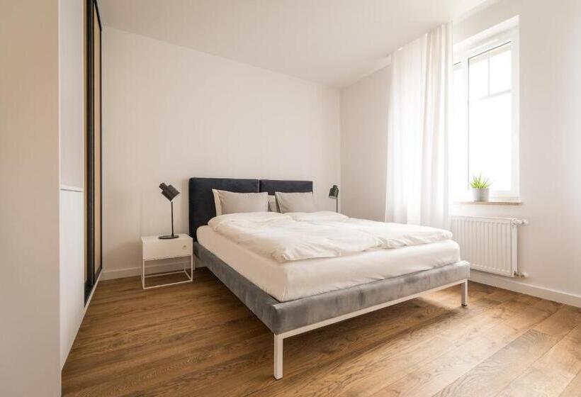 Deluxe Rum, Kolorowe Pola Boutique B&b