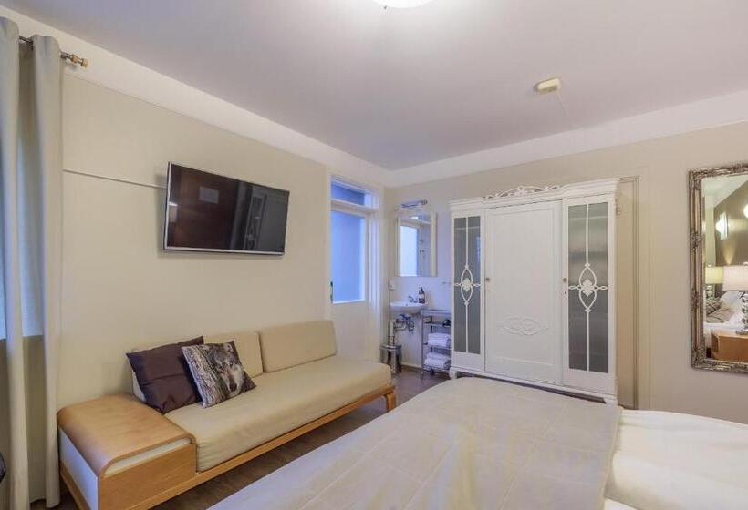 اتاق استاندارد با بالکن, Snorri's Guesthouse