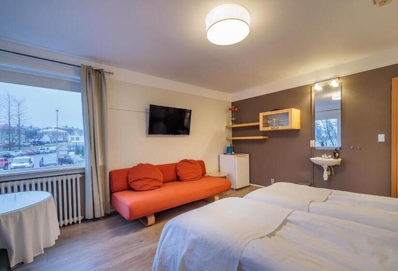 اتاق استاندارد سه نفره, Snorri's Guesthouse