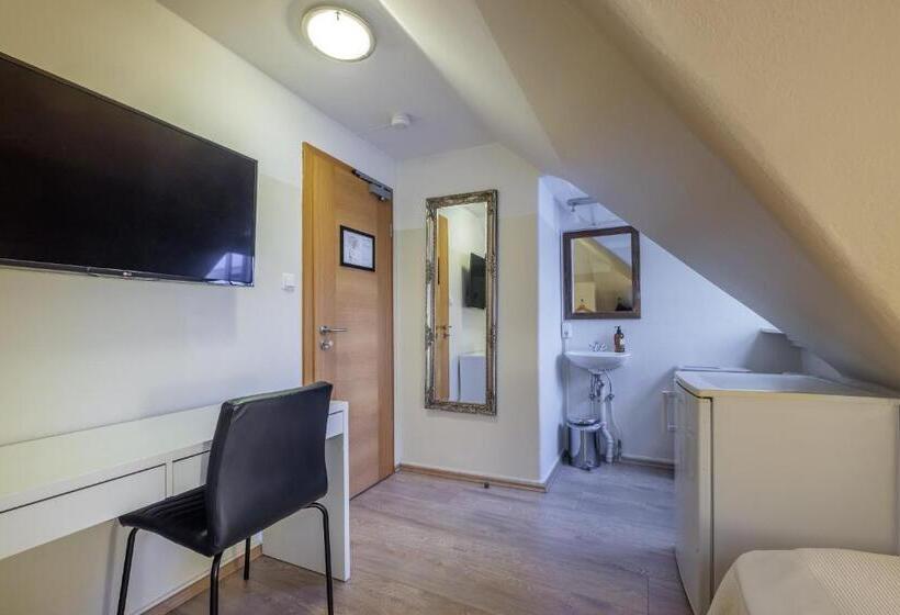 اتاق استاندارد, Snorri's Guesthouse