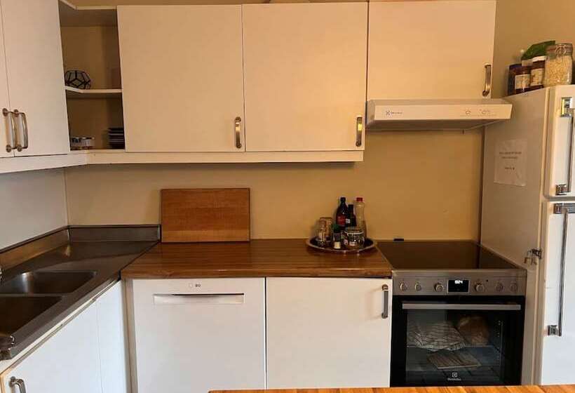 اتاق خانوادگی, Snorri's Guesthouse