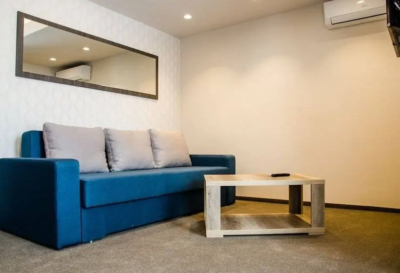 سوییت با چشمانداز جانبی دریا, Milano Blue