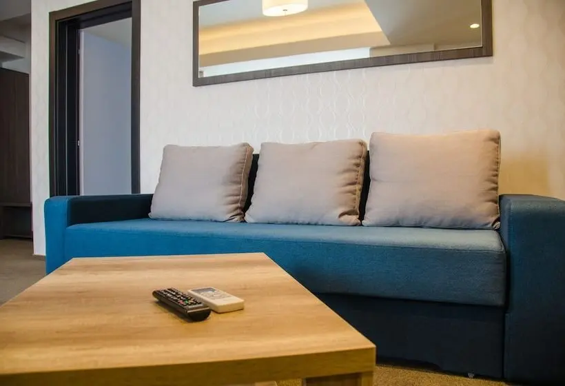 سوییت با چشمانداز جانبی دریا, Milano Blue