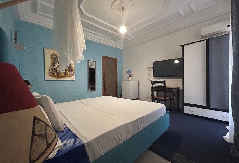 Camera Business, Villa Jade