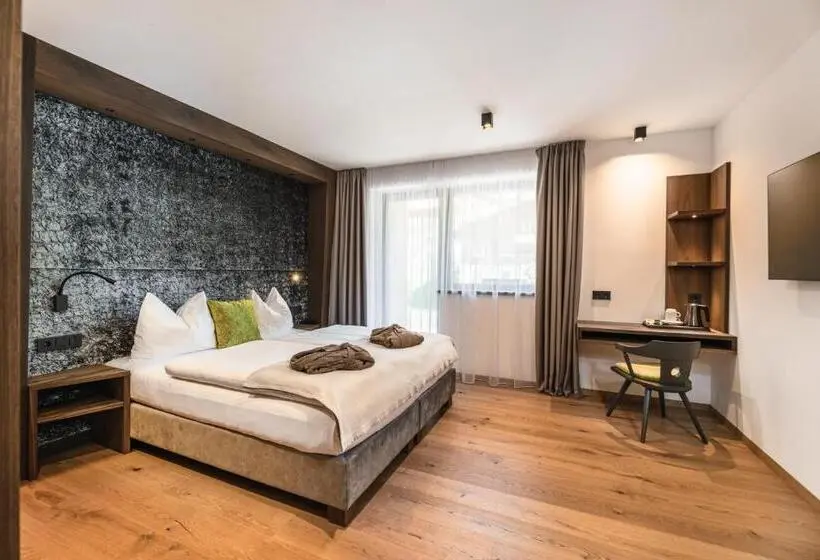バルコニー付きデラックスルーム, Boutique Hotel Planlim