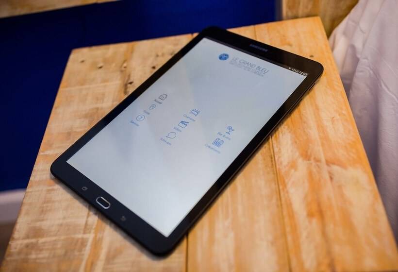 اتاق استاندارد سه نفره, Hôtel Le Grand Bleu