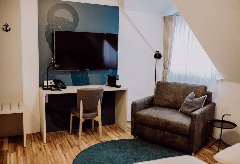 اتاق استاندارد یک نفره, Jann Von Norderney