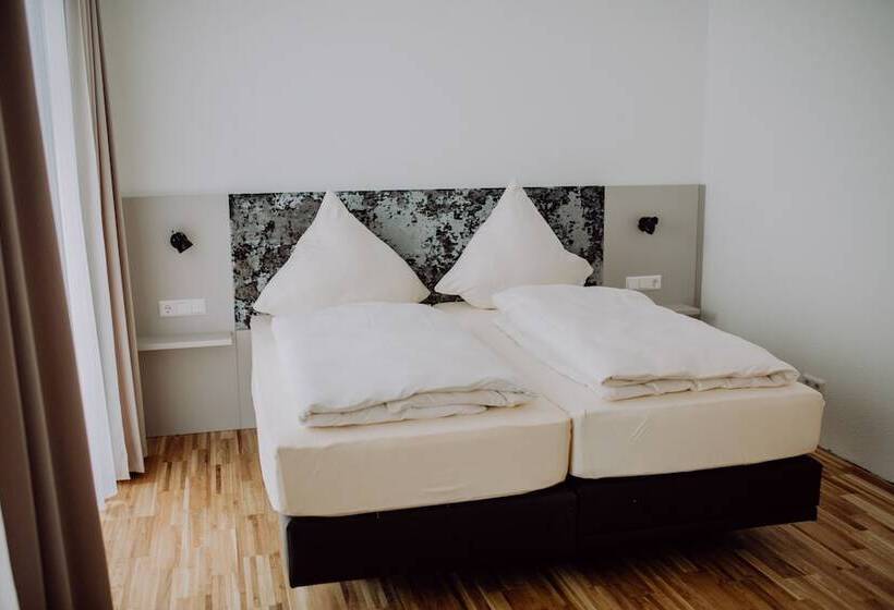 اتاق استاندارد یک نفره, Jann Von Norderney