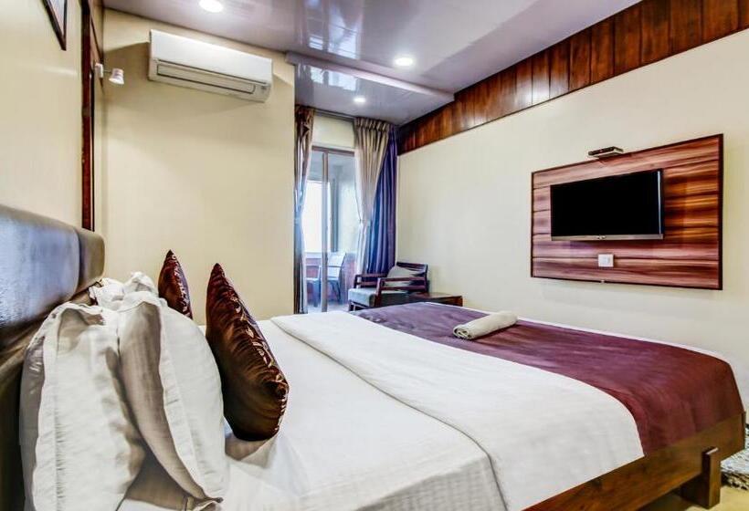 Quarto Deluxe, Shree Daan