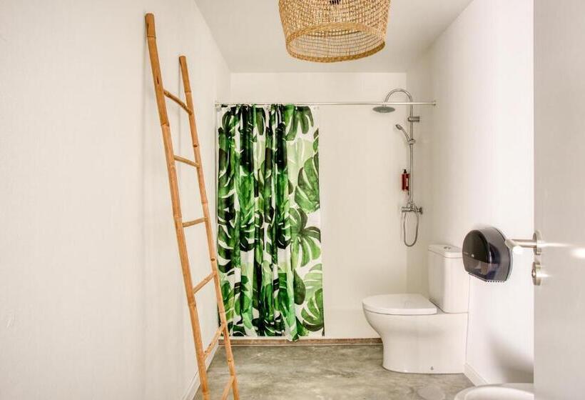 تختخواب در اتاق مشترک, Selina Boavista Ericeira