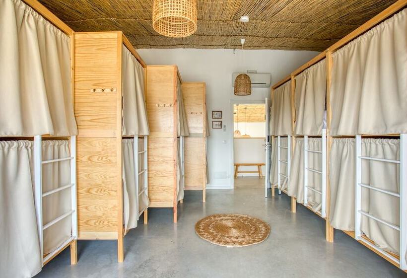 تختخواب در اتاق مشترک, Selina Boavista Ericeira