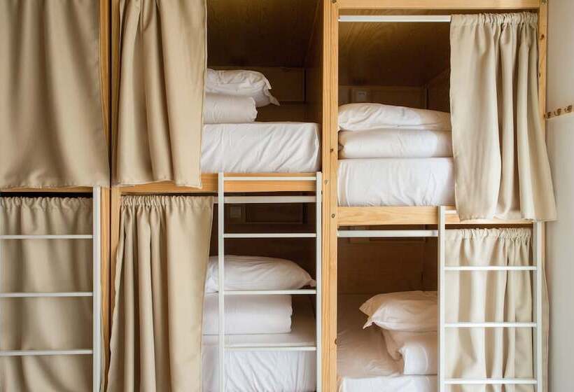 تختخواب در اتاق مشترک, Selina Boavista Ericeira