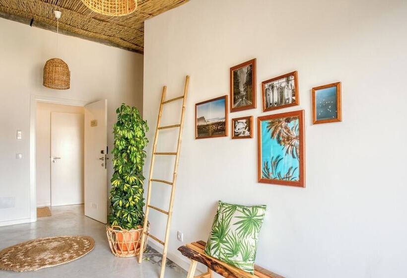 تختخواب در اتاق مشترک, Selina Boavista Ericeira