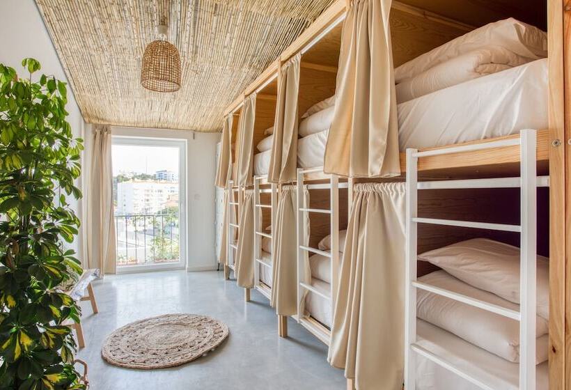 تختخواب در اتاق مشترک, Selina Boavista Ericeira