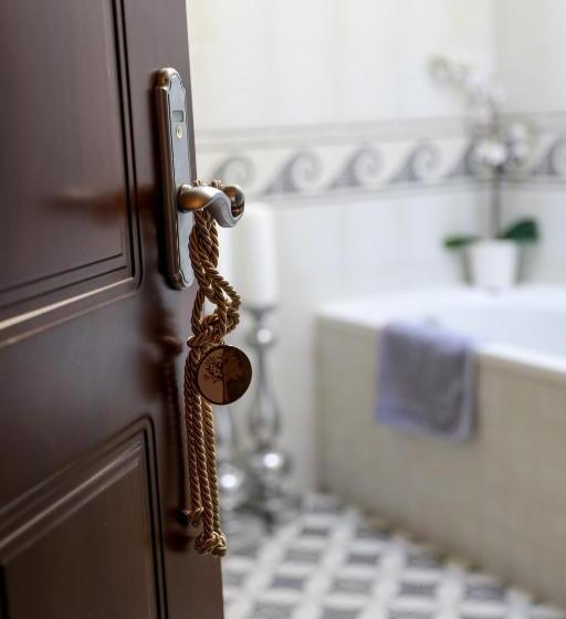 סוויטה אקזקיוטיב, Boutique Hotel Palea Poli