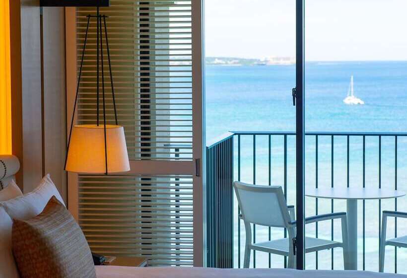 غرفة بريميوم مطلّة علي البحر, Halekulani Okinawa