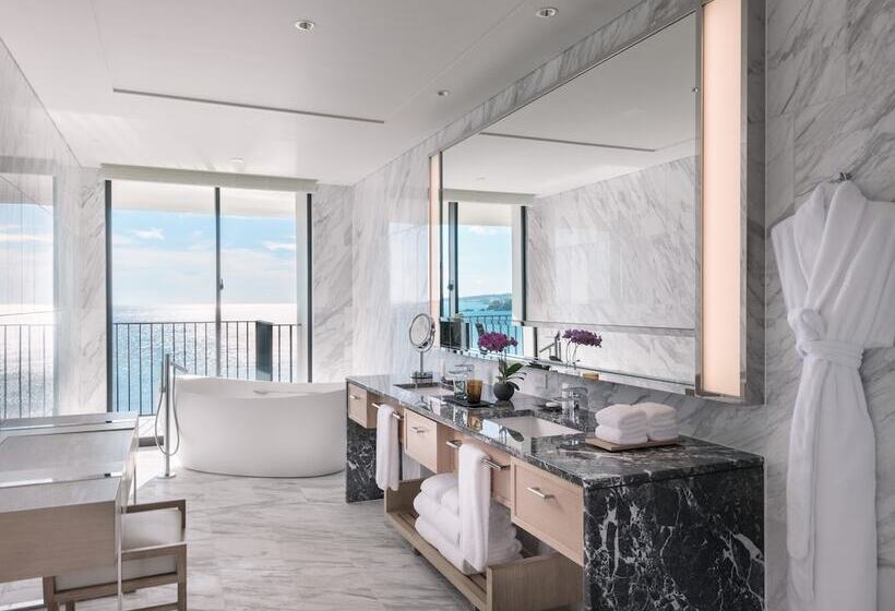 جناح, Halekulani Okinawa