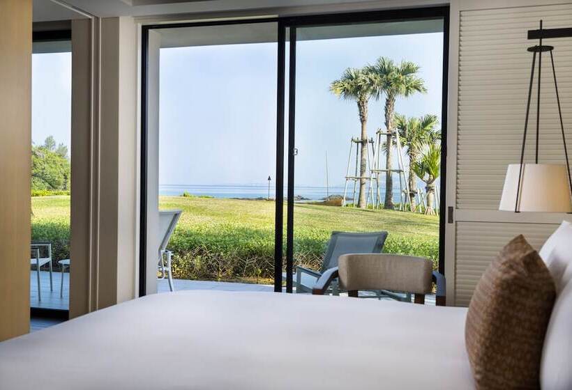 غرفة ديلوكس سرير كينج, Halekulani Okinawa