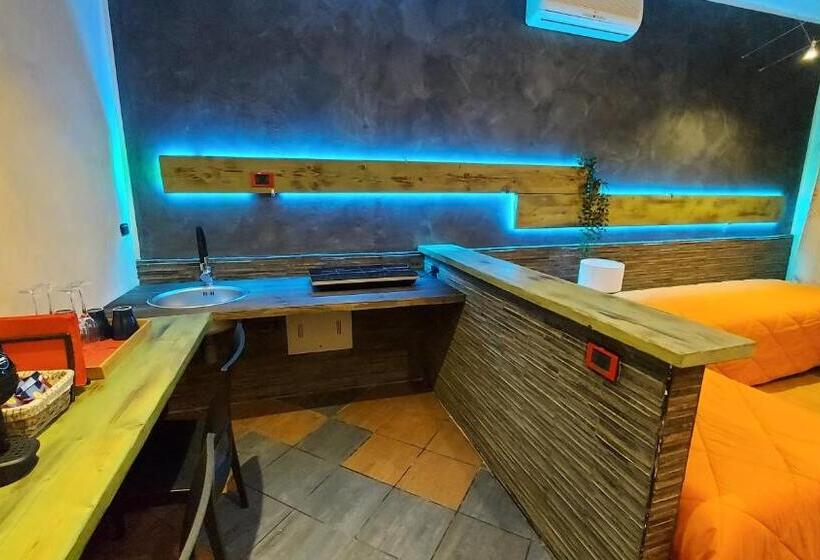 آپارتمان یک خوابه با دری مشترک که هال را جدا می کند., Marconi Rooms And Apartments