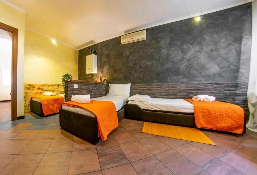 آپارتمان یک خوابه با دری مشترک که هال را جدا می کند., Marconi Rooms And Apartments