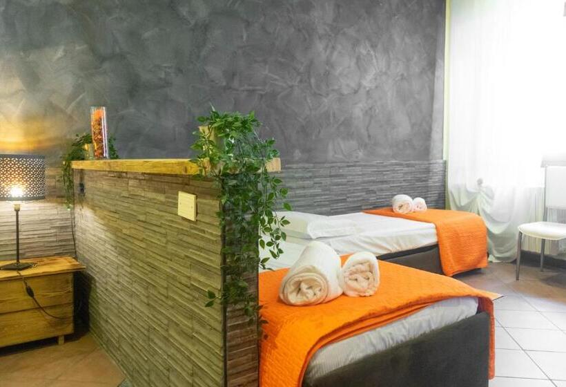 آپارتمان یک خوابه با دری مشترک که هال را جدا می کند., Marconi Rooms And Apartments