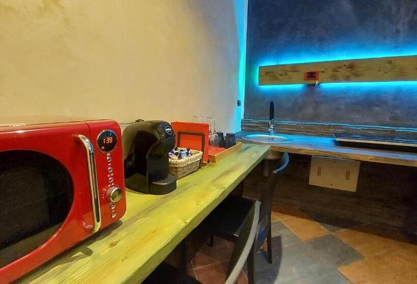 آپارتمان یک خوابه با دری مشترک که هال را جدا می کند., Marconi Rooms And Apartments