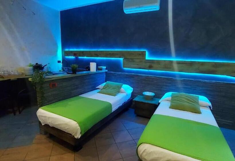 آپارتمان یک خوابه با دری مشترک که هال را جدا می کند., Marconi Rooms And Apartments