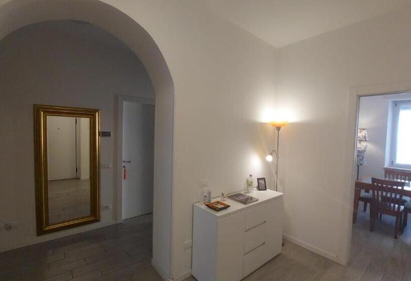 اتاق ساده سه‌ نفره, Marconi Rooms And Apartments