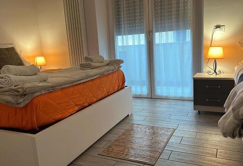 اتاق ساده سه‌ نفره, Marconi Rooms And Apartments