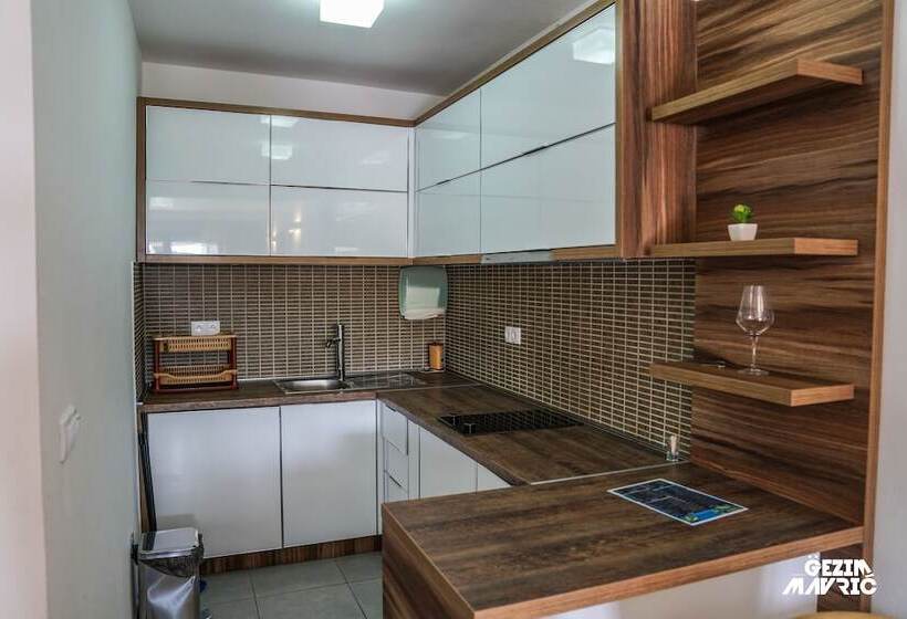 1 Bedroom Deluxe Apartment Sea View, Mediterraneo Liman