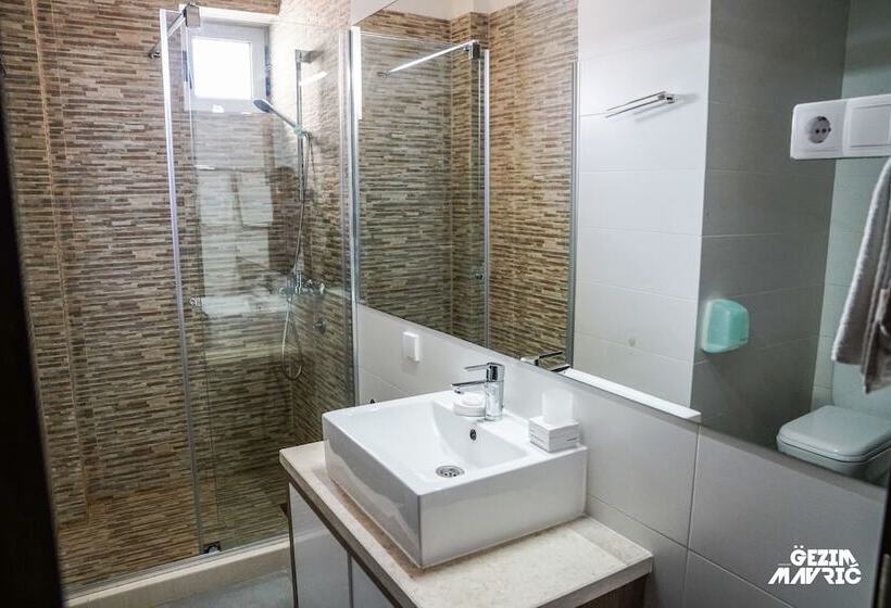 2 Bedroom Deluxe Apartment Sea View, Mediterraneo Liman