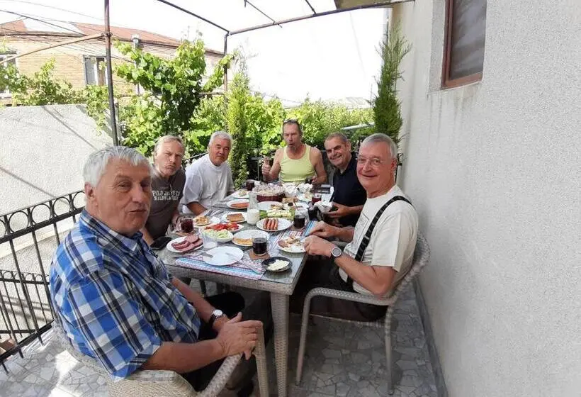 اتاق استاندارد با سرویس بهداشتی مشترک, Guest House   Mk