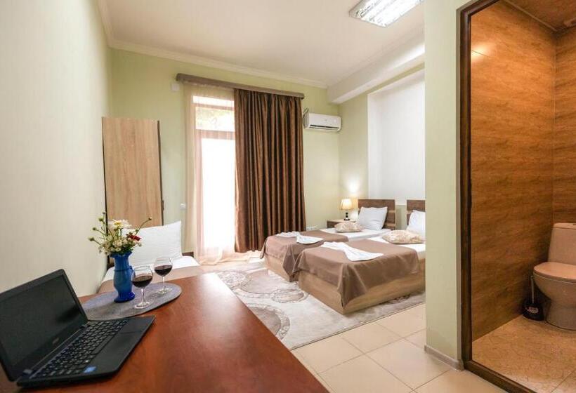 اتاق استاندارد سه نفره, Guest House Mk